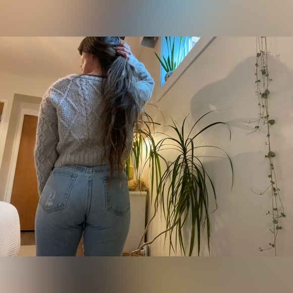 OBEY sweater. Size XS - Picture 4 of 5